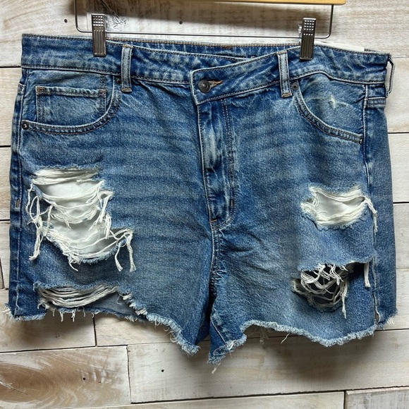 American Eagle Distressed Mom High Rise Shorts Womens Plus 18‎ 34W Blue NWT New - Picture 1 of 15